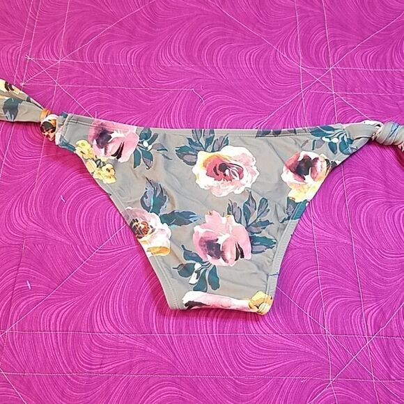 ✔ 5 for $25 Shade & Shore swim bottoms size medium - Picture 4 of 4